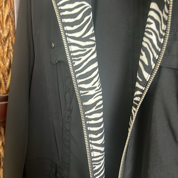 Energy by Chico’s size 2 jacket like new just too big for me black silver zebra - Picture 4 of 5